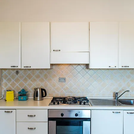 Belvedere 18 - 3 Shared Pool